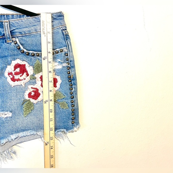 Free People SZ 28 Mini Jean Skirt Wild Rose Embroidered Studded Fray Distressed - Picture 6 of 7